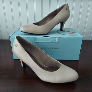 LifeStride Parigi Pumps  Size 7 1/2 M in Taupe